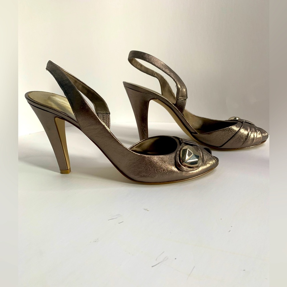 Gold metallic shoe with gold tone heart on the side Size 8 by Nine West